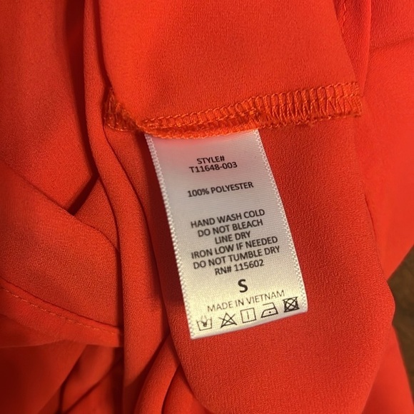 Lush Elegant and Beautifully Designed Lightweight Blouse, Sz. S. - Picture 9 of 11